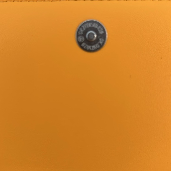 🦋NWT! BADGLEY MISCHKA Crossbody with round Logo yellow gold strap vegan leather. - Picture 7 of 9